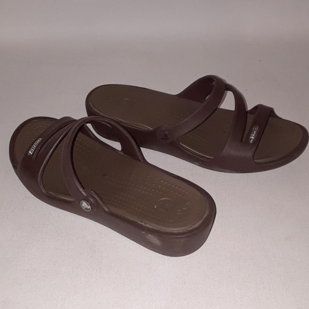 3/$10 Womens CROCS size W6